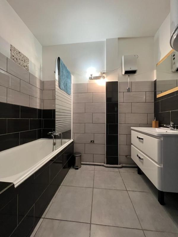 Ferienwohnung La Dolce Vita -T2 52m2- dernier étage- terrasse-parking-WIFI FIBRE Tarbes Exterior foto
